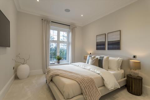 2 bedroom flat for sale, Langdon Grange, Holtwood Road, Oxshott, KT22.