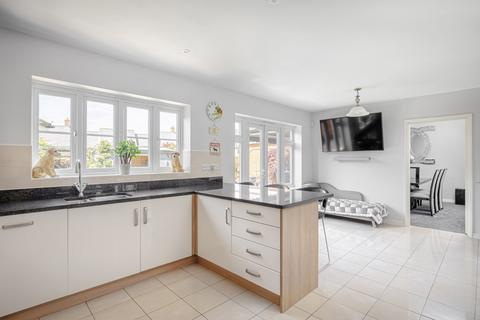 5 bedroom end of terrace house for sale, Hampton Road, Stansted, Essex, CM24