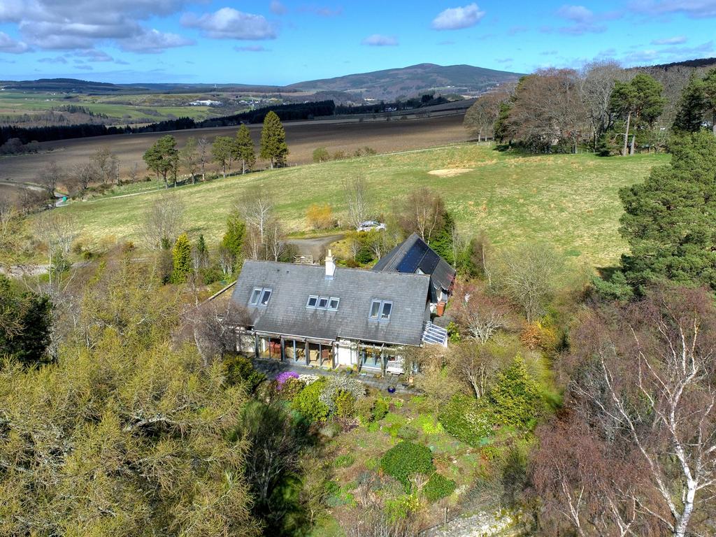 Hillside, Aberlour, Moray, AB38 3 bed detached house for sale £450,000