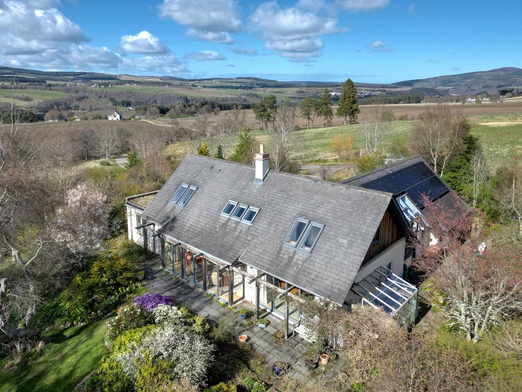 Hillside, Aberlour, Moray, AB38 3 bed detached house for sale £450,000