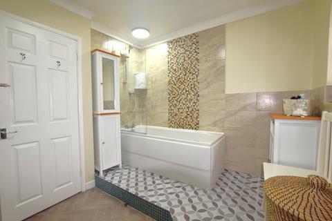 33 Queens Walk, Peterborough, PE2 9AN