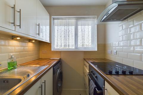 2 bedroom flat to rent, Bramble Road , Southsea PO4