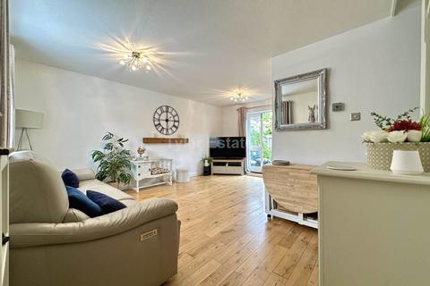 3 Box Close, Laindon, Basildon, SS15 4AG