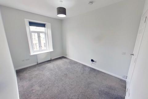 2 bedroom flat to rent, Menzies Road, Flat H,, Top Floor Right, Aberdeen, AB11