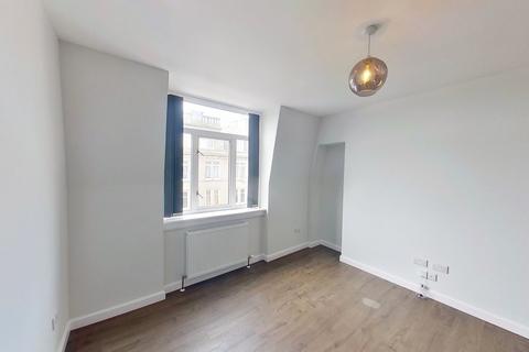 2 bedroom flat to rent, Menzies Road, Flat H,, Top Floor Right, Aberdeen, AB11