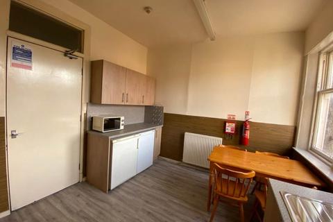 4 bedroom flat to rent, 59 2/2 Dock Street, Dundee,