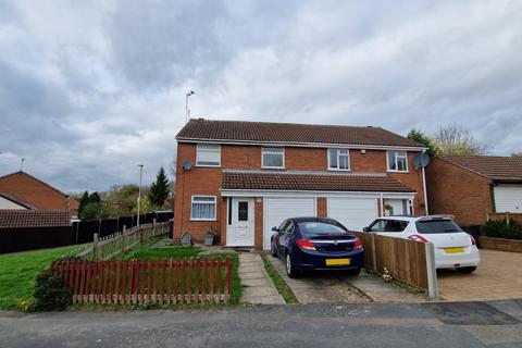 3 bedroom semi-detached house to rent, Stoneywell Road, Leicester LE4
