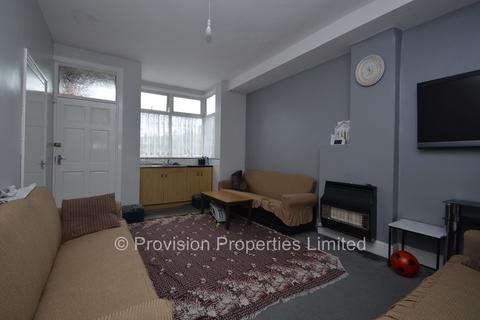 4 bedroom terraced house to rent, Beechwood View, Burley LS4