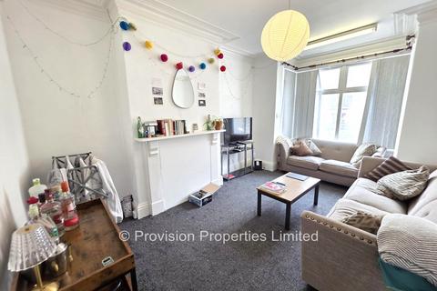 2 bedroom terraced house to rent, Beechwood View, Burley LS4