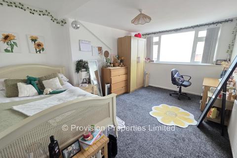 2 bedroom terraced house to rent, Beechwood View, Burley LS4