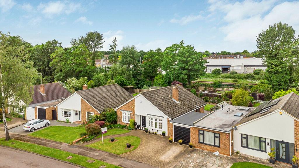 The Ryde, Hatfield, AL9 3 bed detached bungalow for sale £750,000