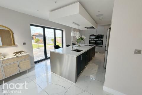 4 bedroom detached house for sale, School Lane, Chelmsford
