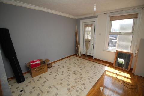 2 bedroom terraced house to rent, Cambridge Road, Clacton-on-Sea