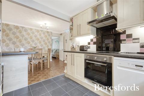 3 bedroom semi-detached house for sale, Carisbrooke Close, Hornchurch, RM11