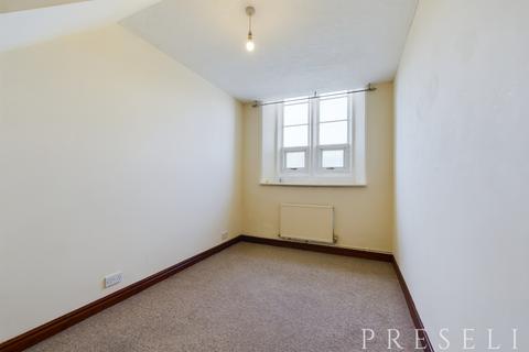2 bedroom flat to rent, Tower Hill, Haverfordwest