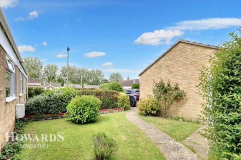 80 Cranesbill Road, Lowestoft, NR33 7EE