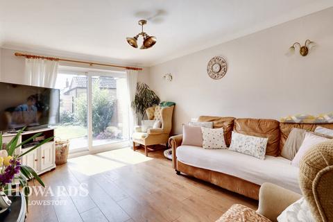 80 Cranesbill Road, Lowestoft, NR33 7EE