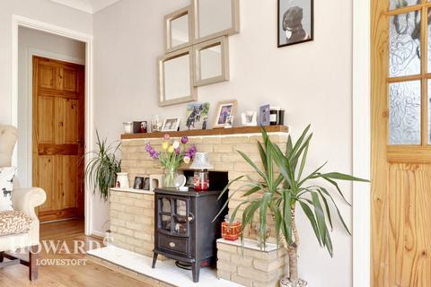 80 Cranesbill Road, Lowestoft, NR33 7EE