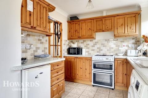 80 Cranesbill Road, Lowestoft, NR33 7EE
