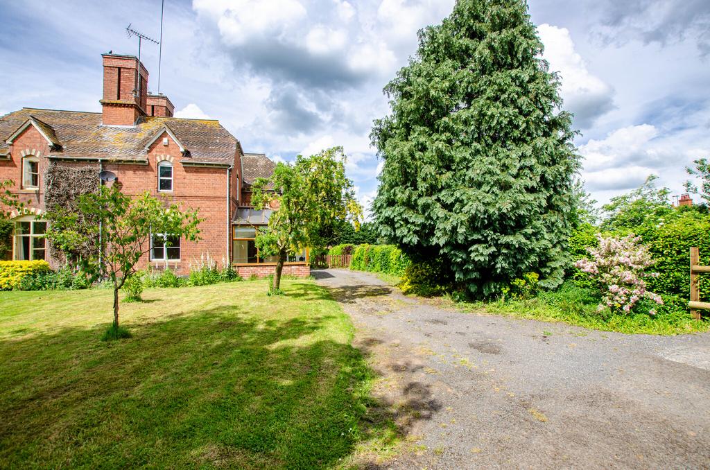 Sinton Green, Worcester WR2 3 bed semidetached house for sale £475,000