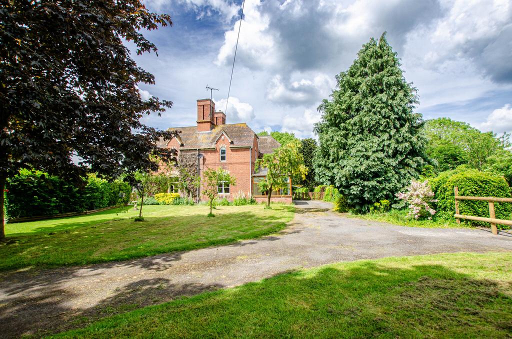 Sinton Green, Worcester WR2 3 bed semidetached house for sale £475,000