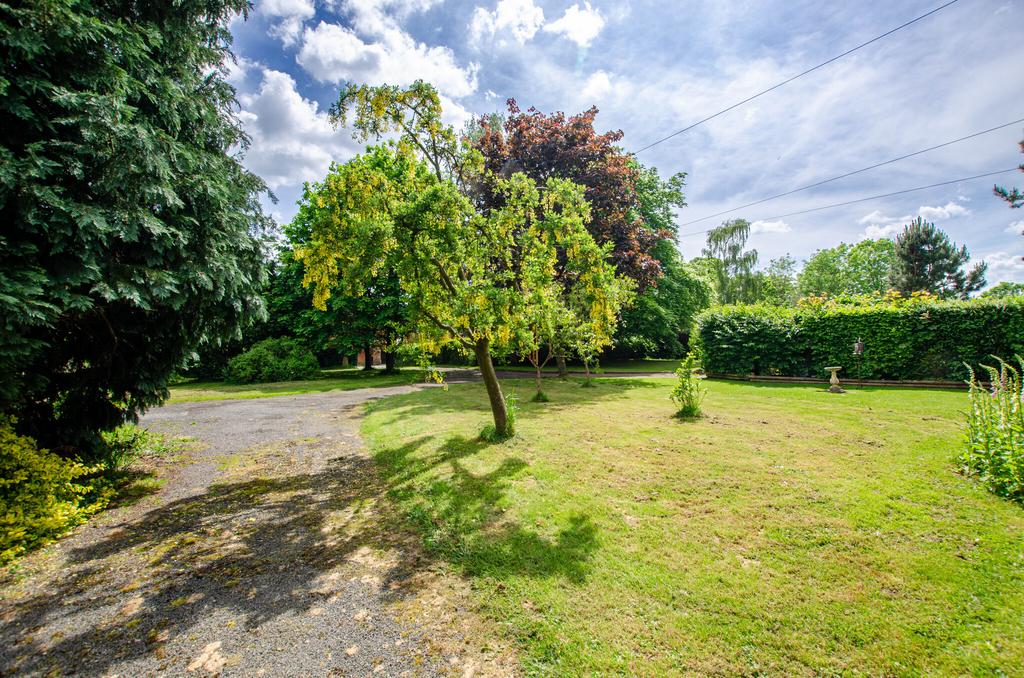 Sinton Green, Worcester WR2 3 bed semidetached house for sale £475,000