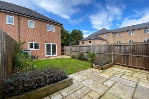 3 bedroom end of terrace house to rent, Claro Road, Harrogate, HG1