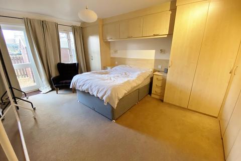 2 bedroom flat to rent, 27 Castle Hill, Lancaster LA1