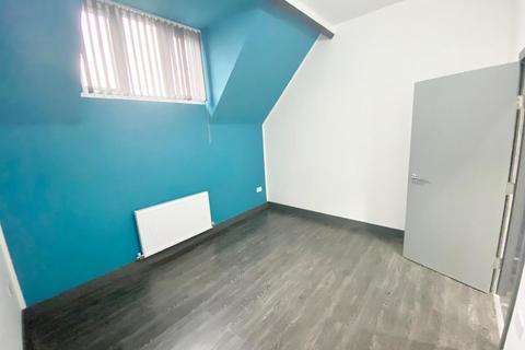2 bedroom flat to rent, 151 Chorley Old Road, Bolton BL1