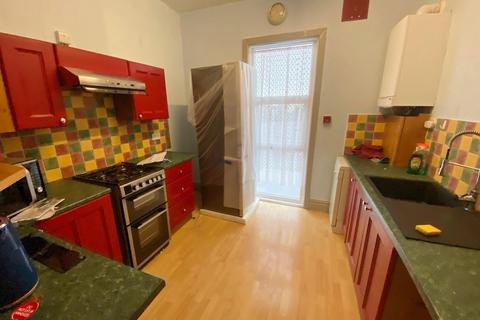 2 bedroom flat to rent, HAMPTON ROAD, Blackpool FY4