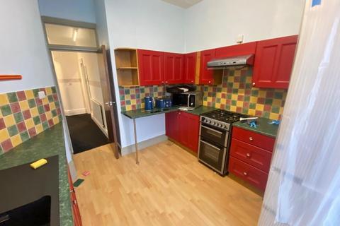 2 bedroom flat to rent, HAMPTON ROAD, Blackpool FY4