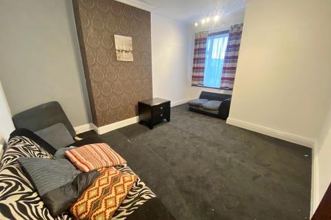 2 bedroom flat to rent, HAMPTON ROAD, Blackpool FY4