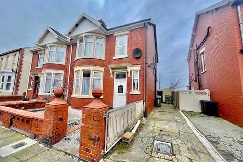2 bedroom flat to rent, HAMPTON ROAD, Blackpool FY4