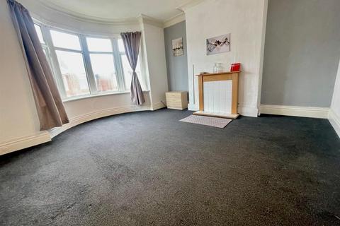 2 bedroom flat to rent, HAMPTON ROAD, Blackpool FY4