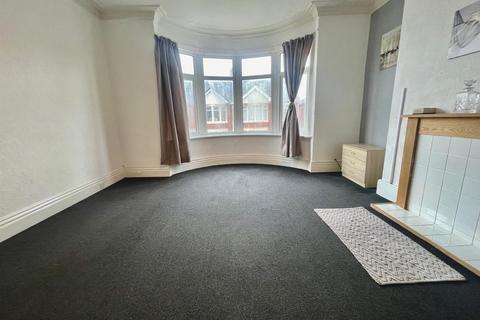 2 bedroom flat to rent, HAMPTON ROAD, Blackpool FY4