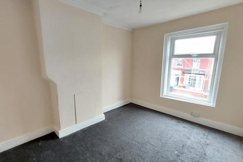 2 bedroom flat to rent, St Heliers Road, Blackpool FY1