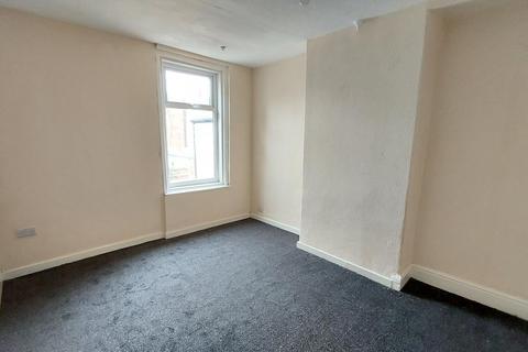 2 bedroom flat to rent, St Heliers Road, Blackpool FY1