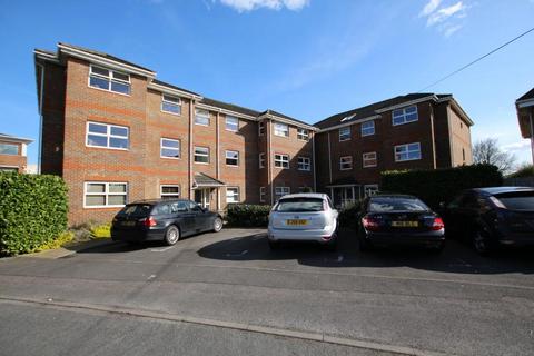 2 bedroom flat to rent, Barker Road, Chertsey KT16