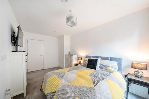 2 bedroom property to rent, Garnet Place, West Drayton, UB7