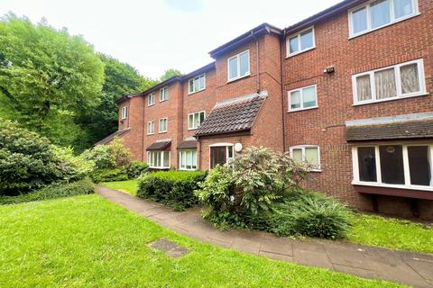 Greenway Close, London, N11