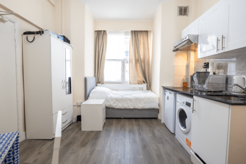 Studio to rent, Cromwell Road, Earls Court, London, SW5
