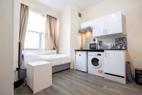 Studio to rent, Cromwell Road, Earls Court, London, SW5