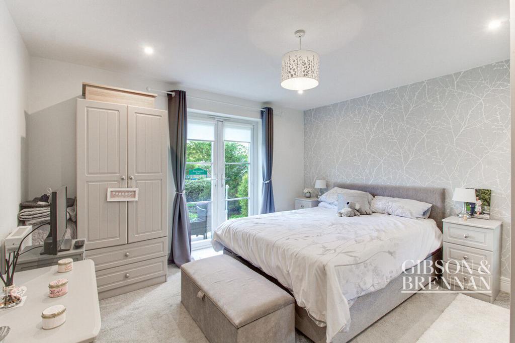Rayleigh Road, Leighonsea, SS9 2 bed apartment for sale £290,000