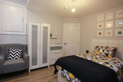 Studio to rent, Room, 33 King Street, Luton, Bedfordshire, LU1 2DW