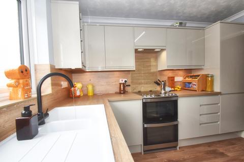6 Fairfield, Sampford Peverell, Tiverton, EX16 7DE
