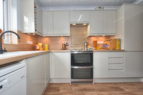 6 Fairfield, Sampford Peverell, Tiverton, EX16 7DE