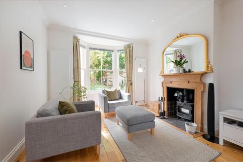 6 bedroom semi-detached house to rent, Avenue Road, London, W3