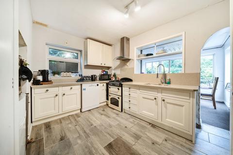 13 Broad Street, West End, Woking, GU24 9NH