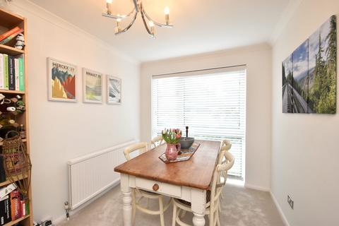 2 bedroom apartment for sale, Mallards Reach, Weybridge, KT13