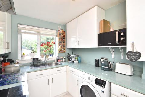 2 bedroom apartment for sale, Mallards Reach, Weybridge, KT13